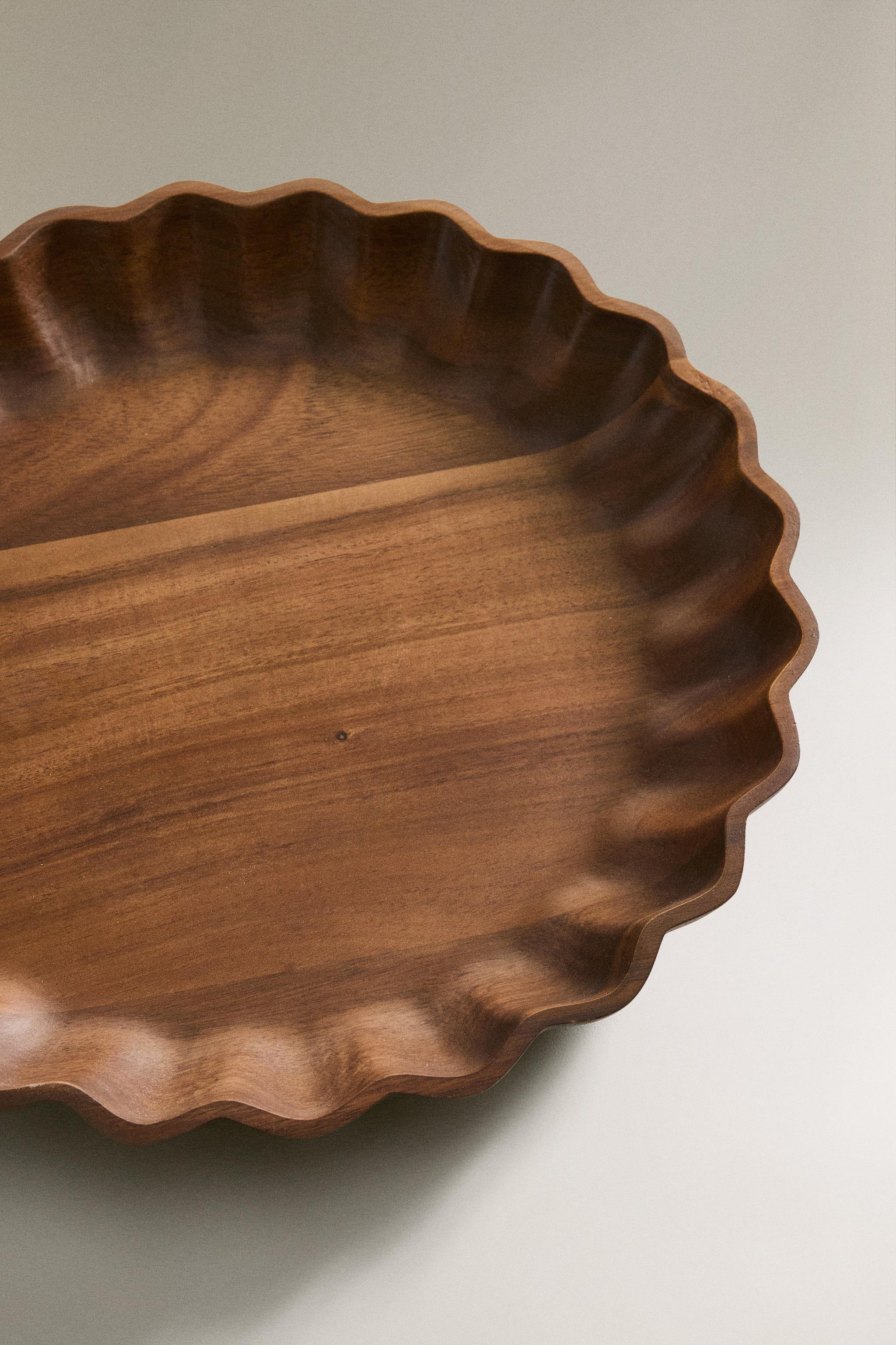 SCALLOPED SERVING DISH